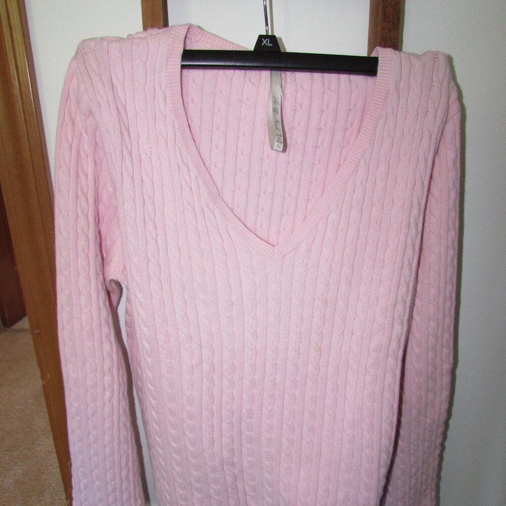 Leo & Nicole Size XL Cable Knit Light Pink V-neck Sweater